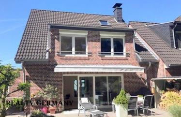 6 room terraced house in Krefeld, 182 m²