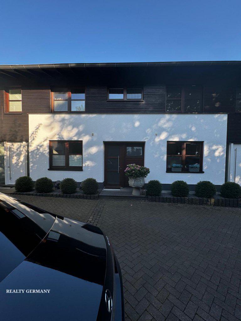 Detached house in Menden, 257 m², photo #1, listing #105187362