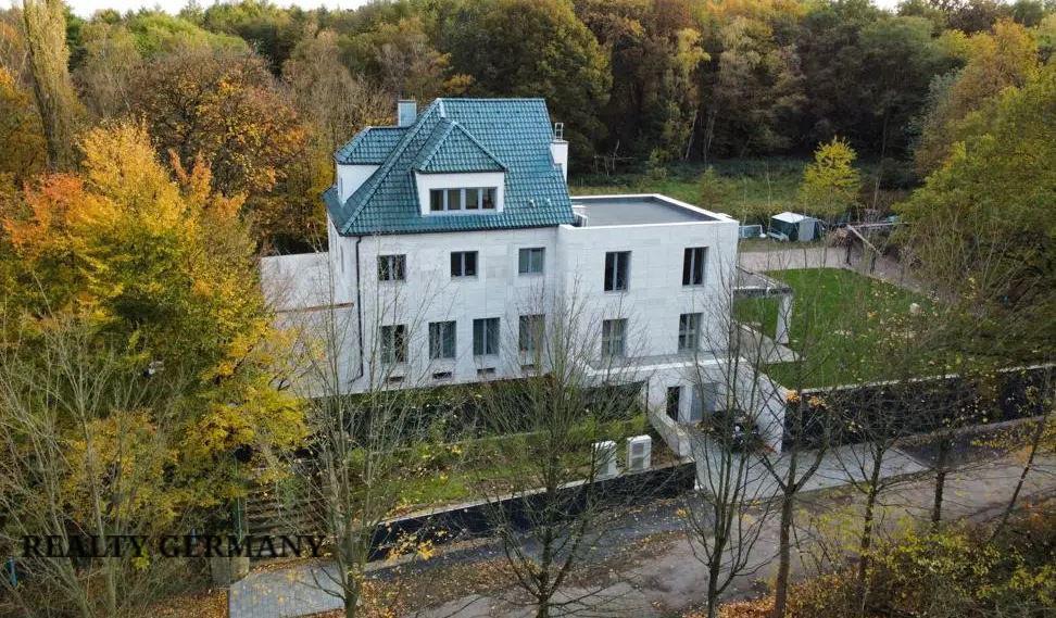 8 room townhome in Dortmund, 382 m², photo #1, listing #105187488