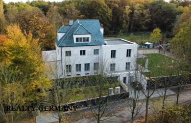 8 room townhome in Dortmund, 382 m²