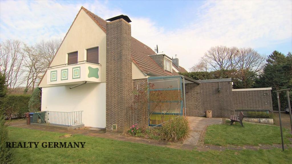 7 room townhome in Düsseldorf, 171 m², photo #1, listing #105241416